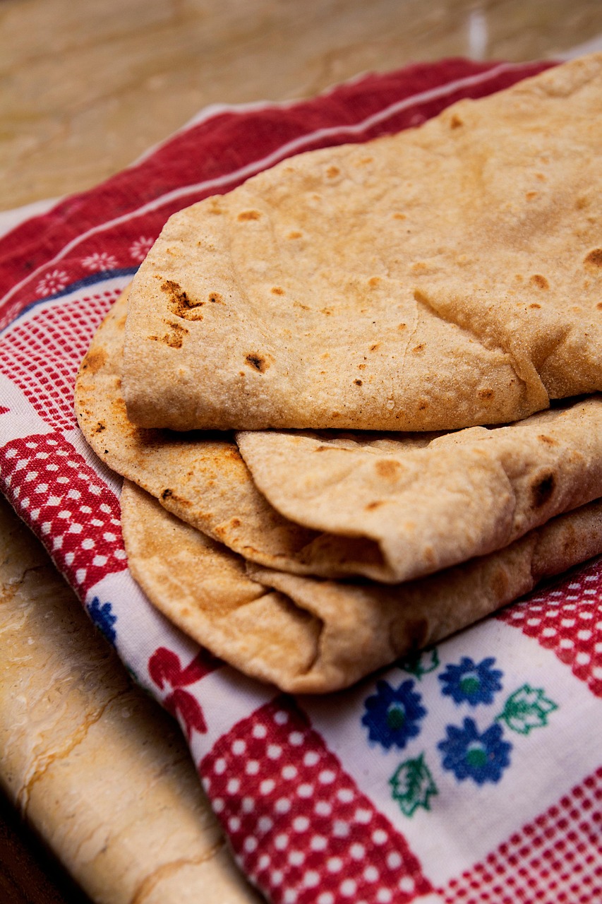 roti, chapati, bread, flat bread, unleavened bread, indian bread, indian food, snack, gourmet, rustic, dough, food, indian cuisine, fresh bread, breakfast, healthy, roti, roti, chapati, chapati, chapati, chapati, chapati, unleavened bread, unleavened bread, unleavened bread
